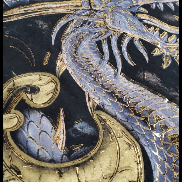 Genuine Tee Dragon fleur de lis gold accents size Large t-shirt - Picture 3 of 7
